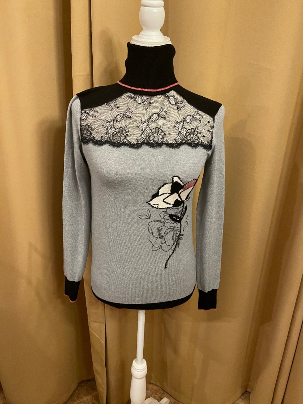 NEW! Via Delle Perle Black, grey, lace embellished turtleneck Sweater. 42 (6)